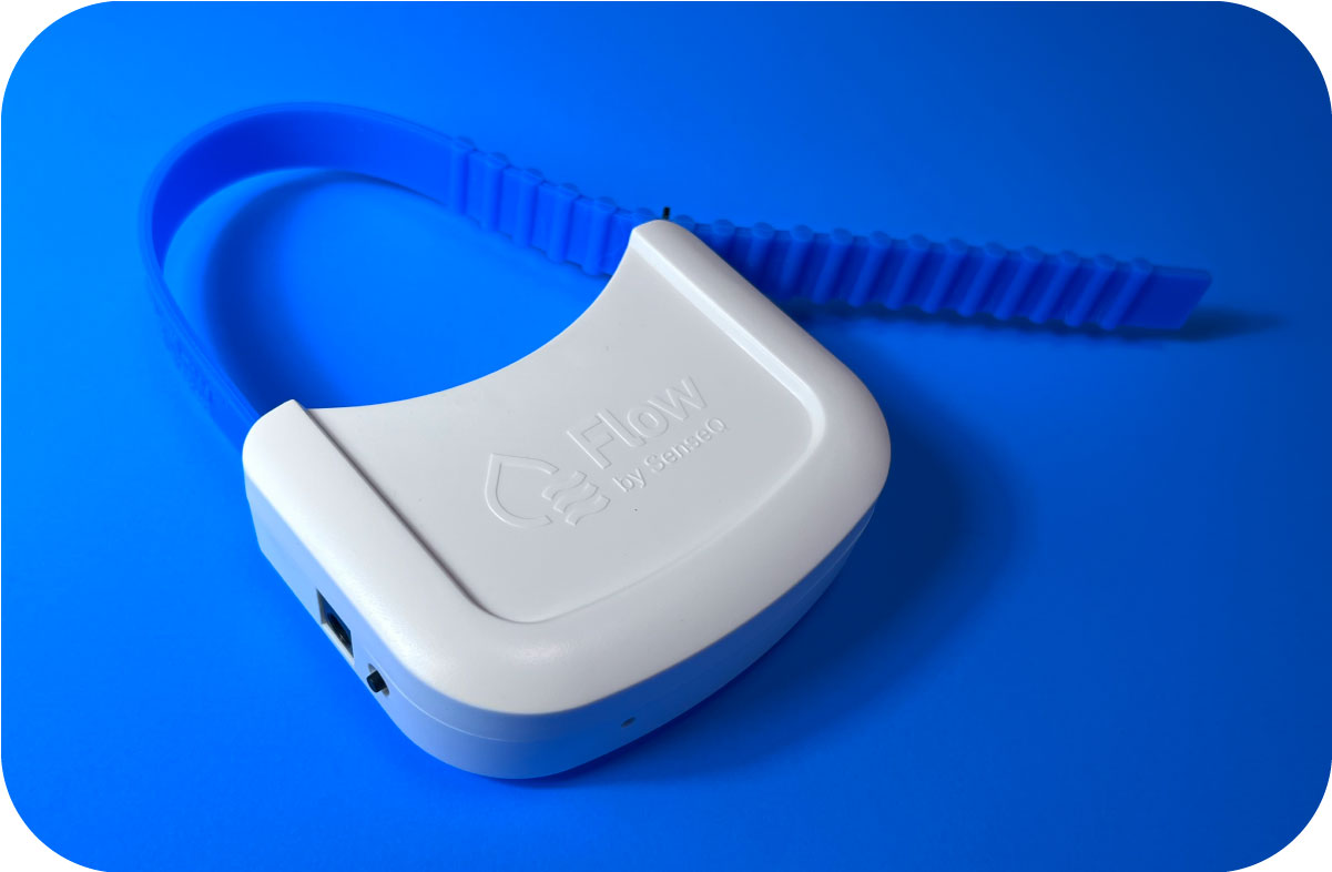 SenseQ device and mobile app showing water tracking